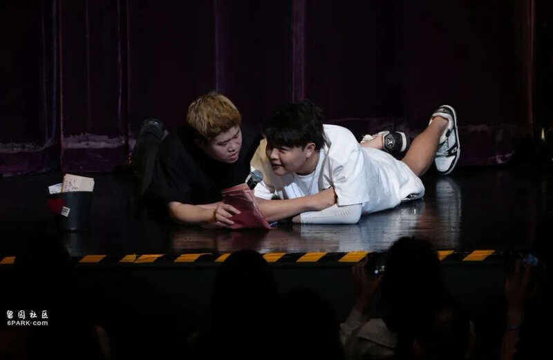 脱口秀里搞相亲：有人偶遇前任 有人手撕渣男