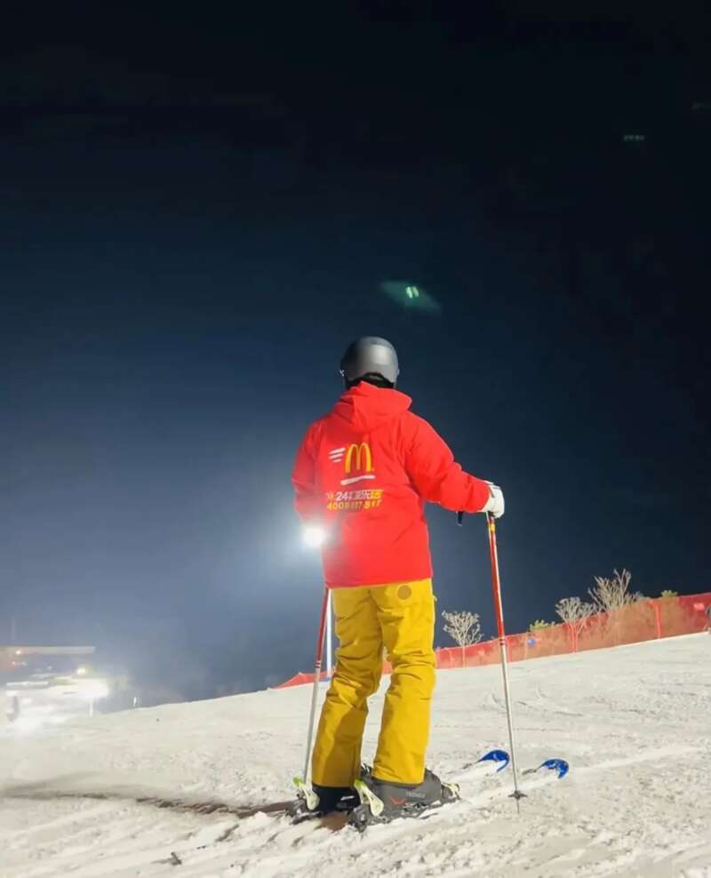 50 元的外卖工服把中国“中产三宝”的体面戳破了